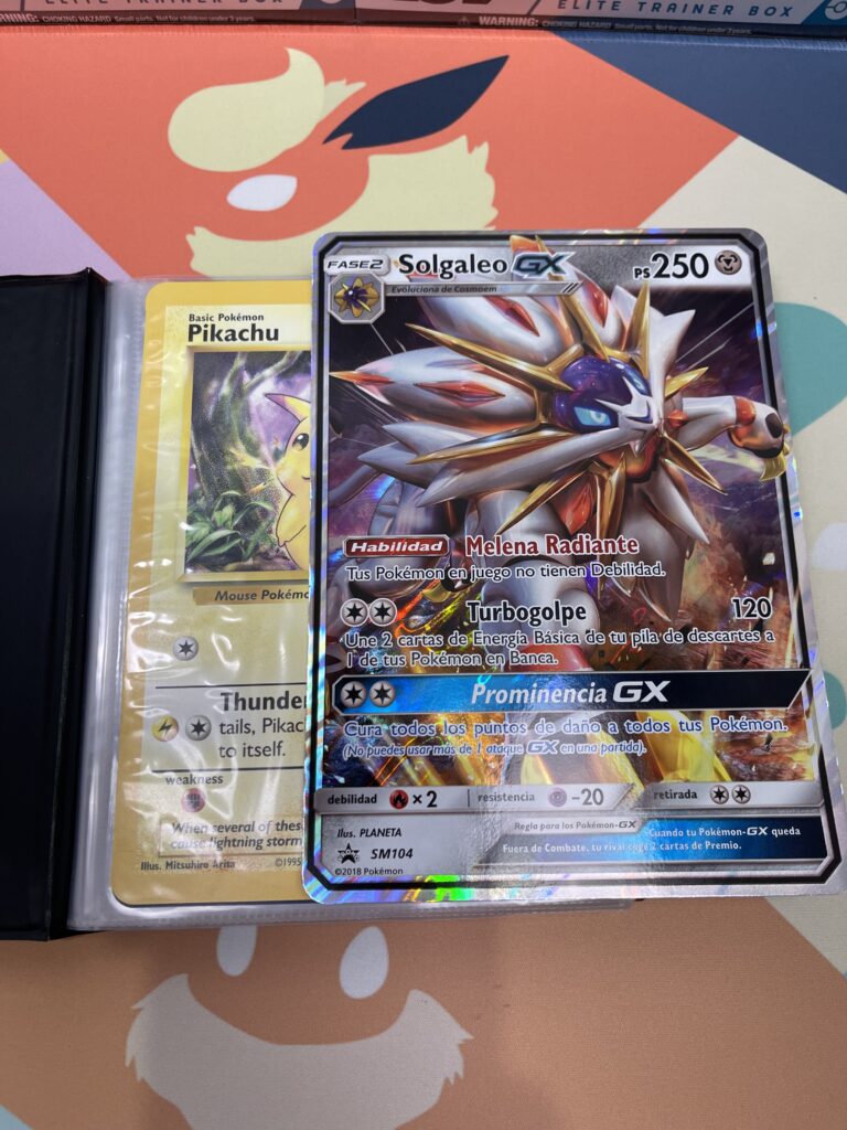 Carta Jumbo comparada con una carta estándar dentro de la colección