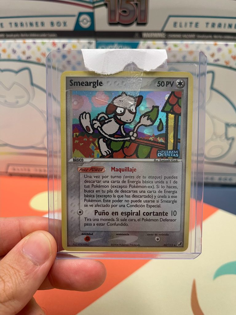 Toploader cerrado correctamente para enviar una carta Pokémon