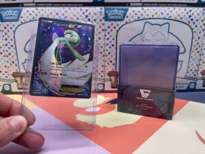 Toploaders para cartas Pokémon con carta protegida